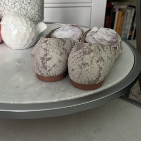 Naturalizer Cody Flat White Snake Pattern Leather - Picture 4 of 14